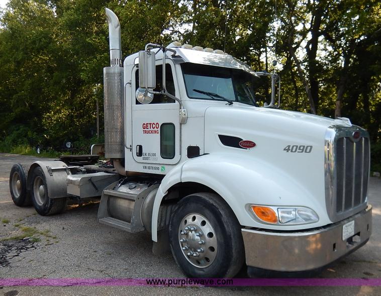 image for item K1530 2008 Peterbilt 384 semi truck
