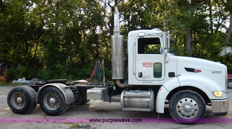 image for item K1530 2008 Peterbilt 384 semi truck