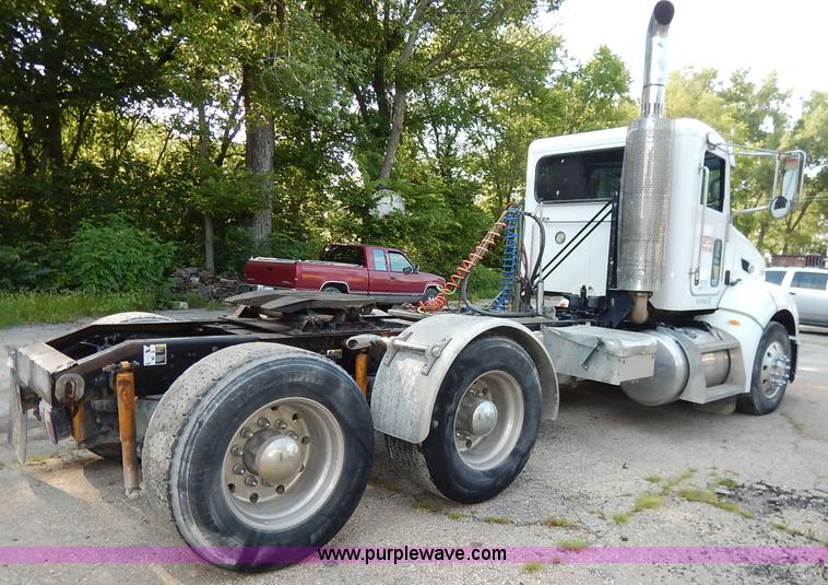 image for item K1530 2008 Peterbilt 384 semi truck