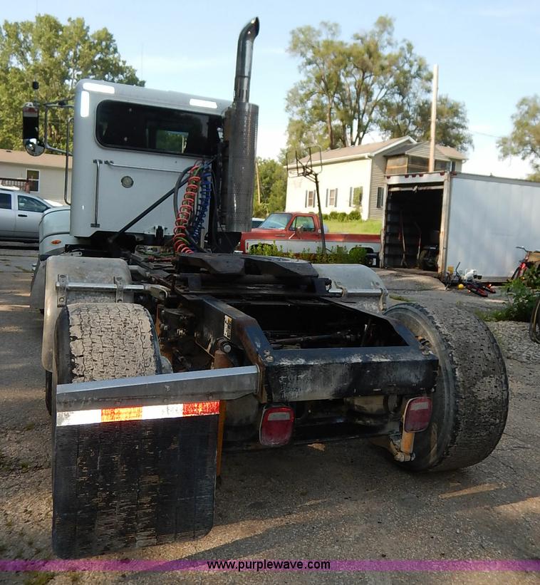 image for item K1530 2008 Peterbilt 384 semi truck
