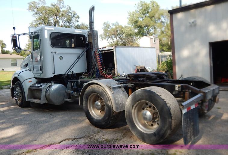 image for item K1530 2008 Peterbilt 384 semi truck
