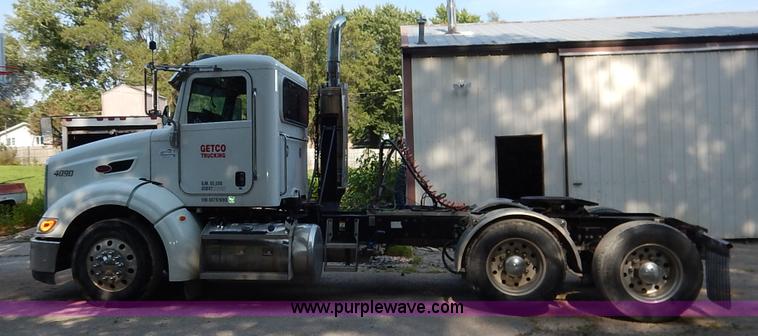 image for item K1530 2008 Peterbilt 384 semi truck
