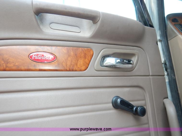 image for item K1530 2008 Peterbilt 384 semi truck