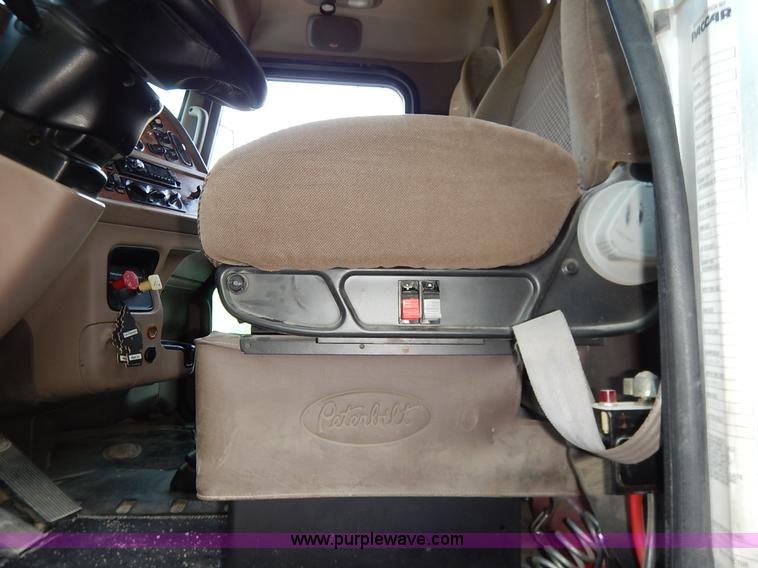 image for item K1530 2008 Peterbilt 384 semi truck