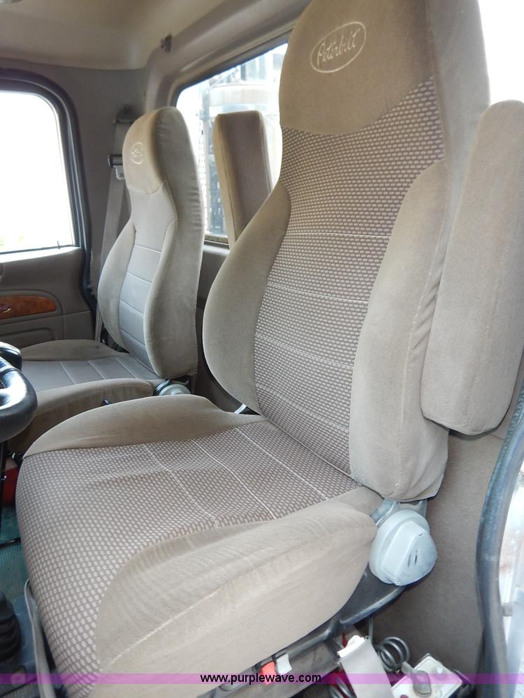 image for item K1530 2008 Peterbilt 384 semi truck