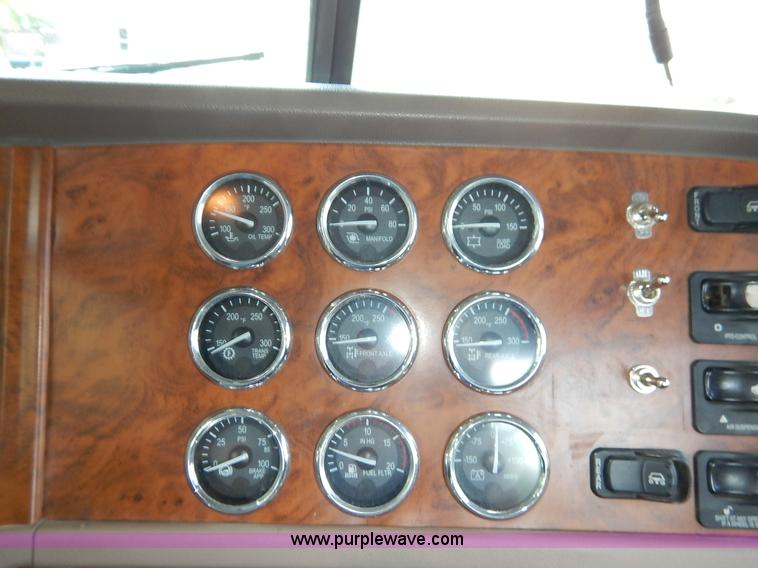 image for item K1530 2008 Peterbilt 384 semi truck