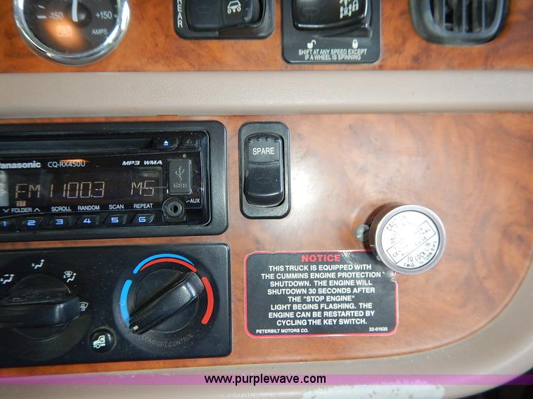 image for item K1530 2008 Peterbilt 384 semi truck