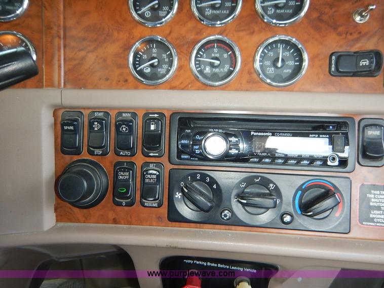 image for item K1530 2008 Peterbilt 384 semi truck