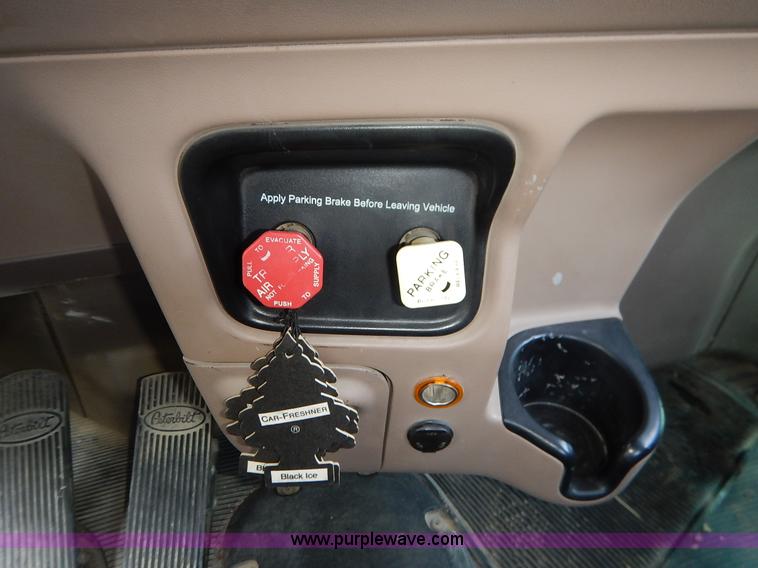 image for item K1530 2008 Peterbilt 384 semi truck