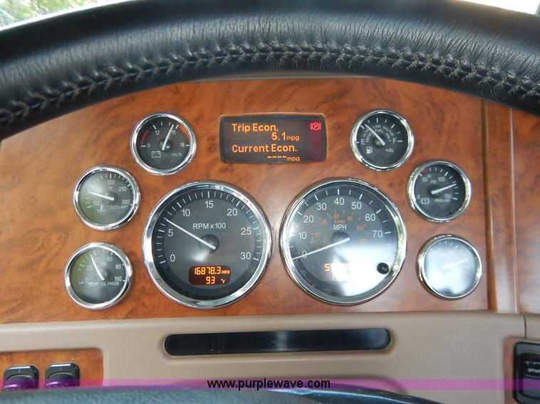 image for item K1530 2008 Peterbilt 384 semi truck