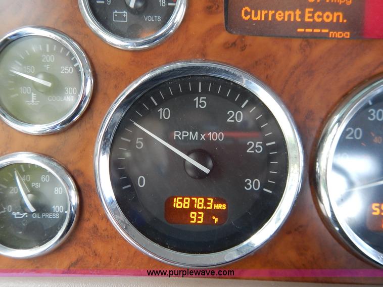 image for item K1530 2008 Peterbilt 384 semi truck