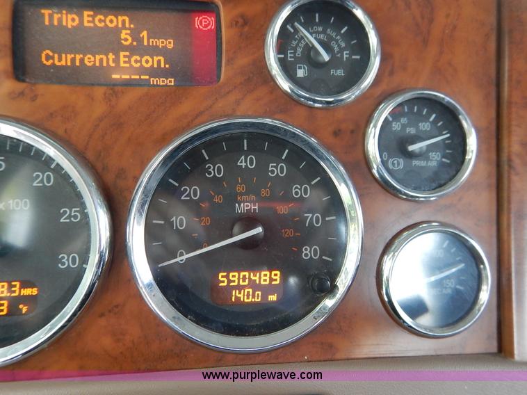 image for item K1530 2008 Peterbilt 384 semi truck