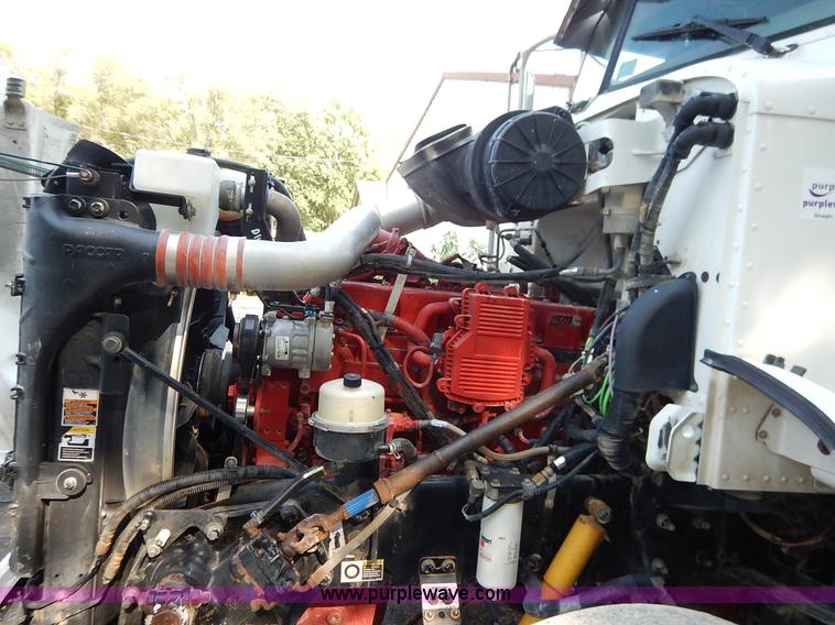 image for item K1530 2008 Peterbilt 384 semi truck