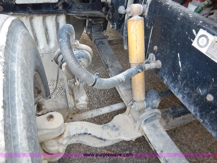 image for item K1530 2008 Peterbilt 384 semi truck