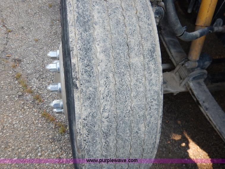 image for item K1530 2008 Peterbilt 384 semi truck