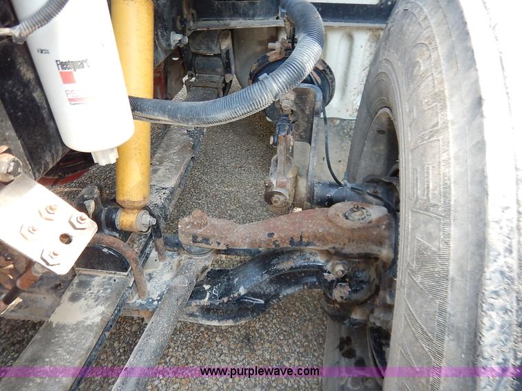 image for item K1530 2008 Peterbilt 384 semi truck