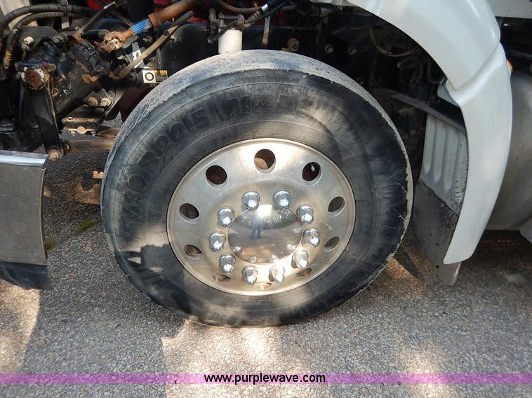 image for item K1530 2008 Peterbilt 384 semi truck