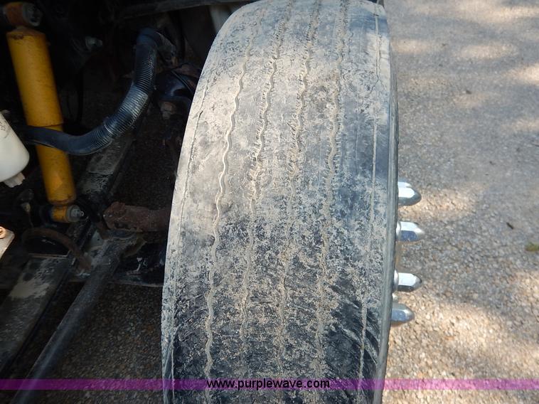 image for item K1530 2008 Peterbilt 384 semi truck