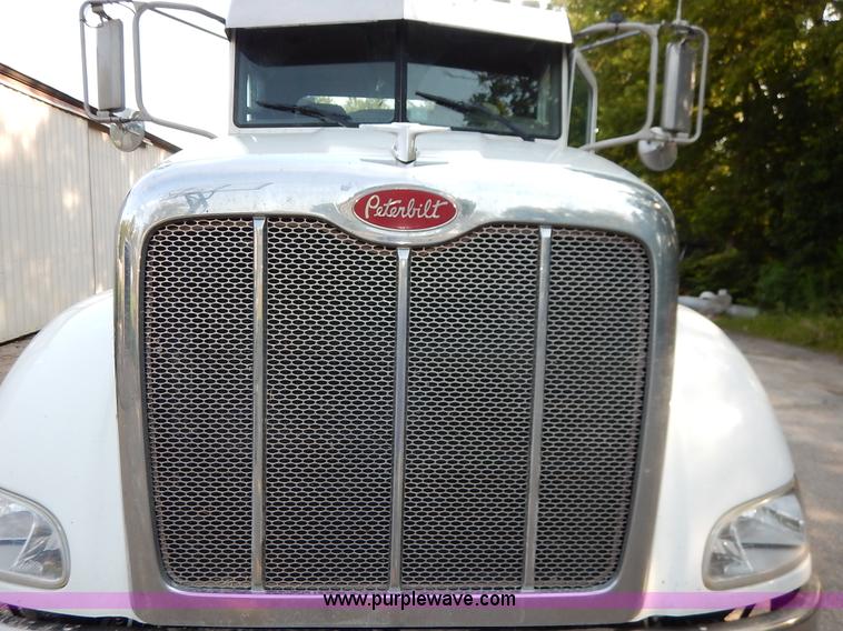 image for item K1530 2008 Peterbilt 384 semi truck
