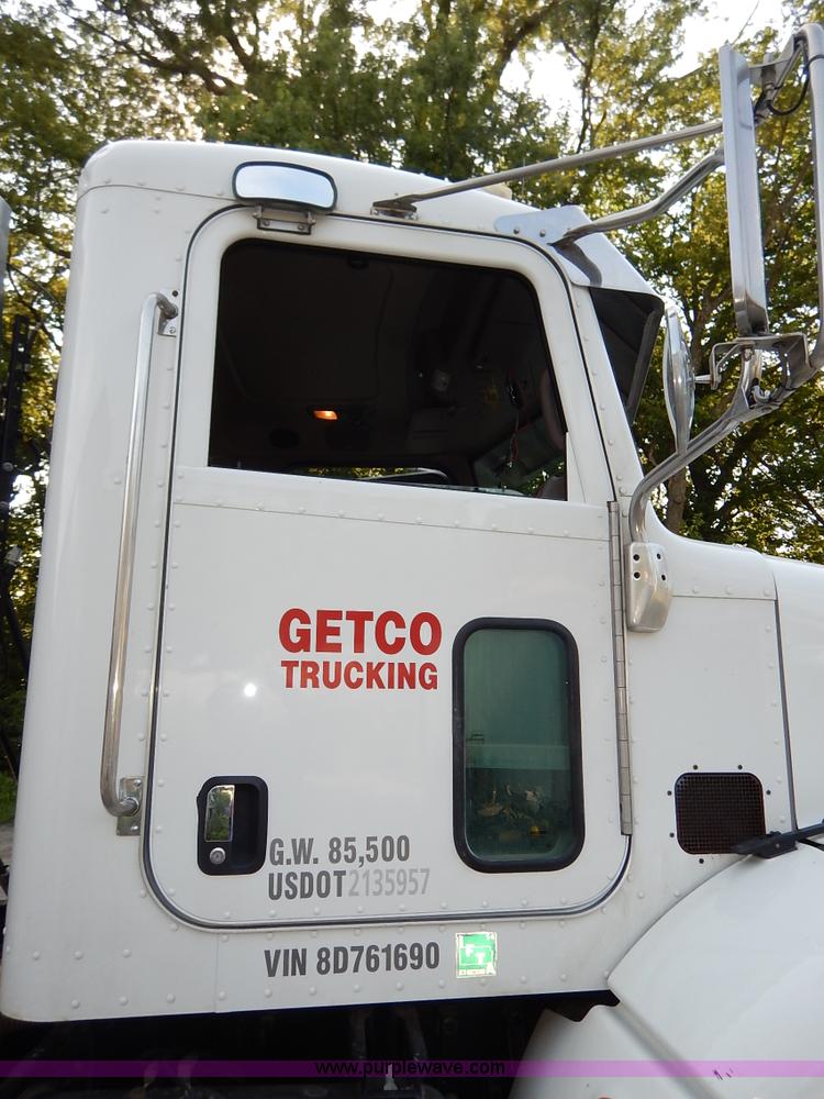 image for item K1530 2008 Peterbilt 384 semi truck