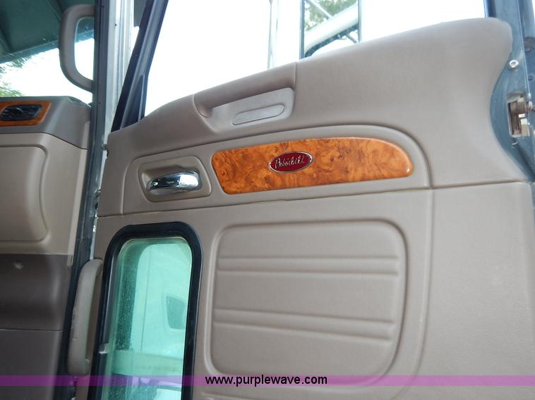 image for item K1530 2008 Peterbilt 384 semi truck