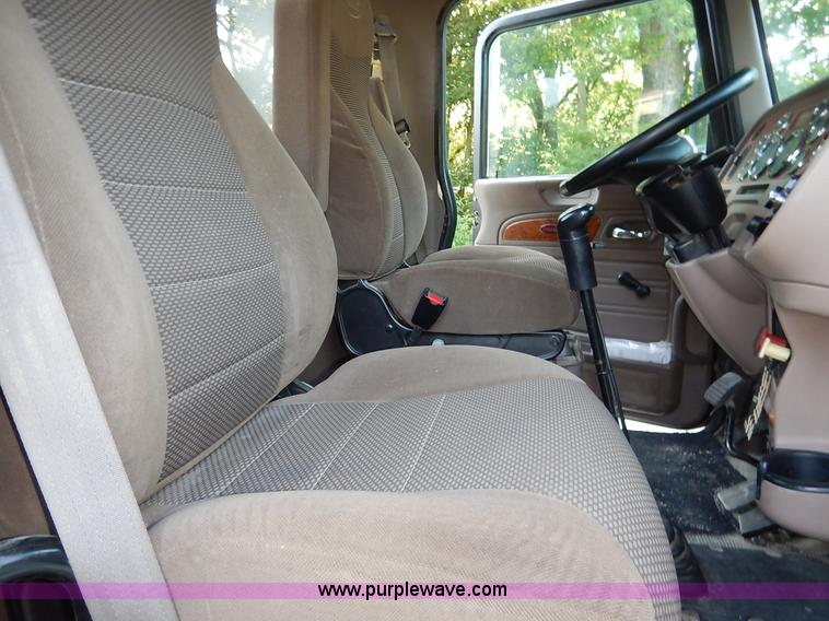 image for item K1530 2008 Peterbilt 384 semi truck