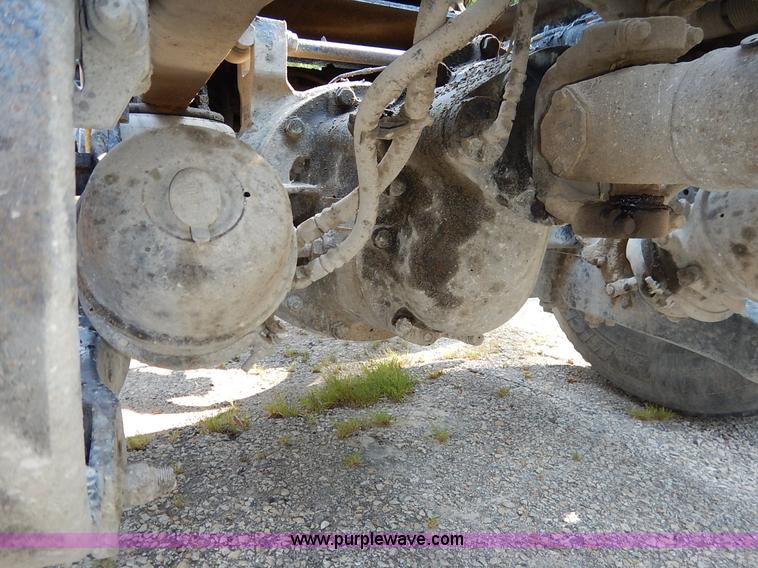 image for item K1530 2008 Peterbilt 384 semi truck