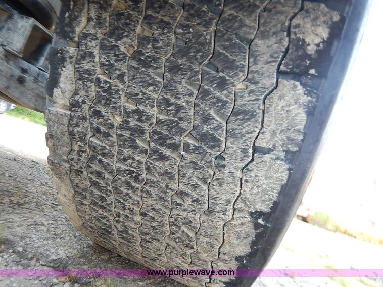 image for item K1530 2008 Peterbilt 384 semi truck