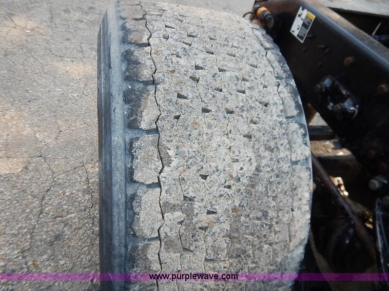 image for item K1530 2008 Peterbilt 384 semi truck