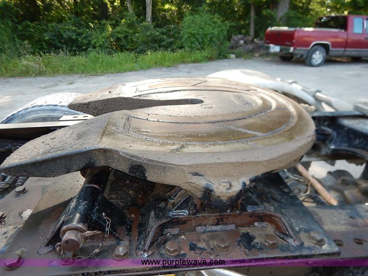 image for item K1530 2008 Peterbilt 384 semi truck