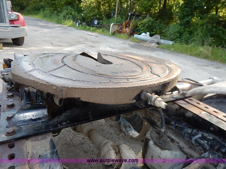 image for item K1530 2008 Peterbilt 384 semi truck