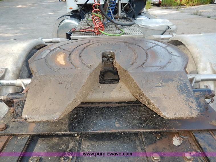 image for item K1530 2008 Peterbilt 384 semi truck