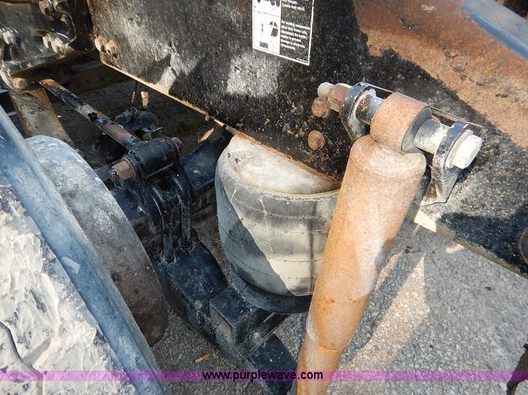 image for item K1530 2008 Peterbilt 384 semi truck