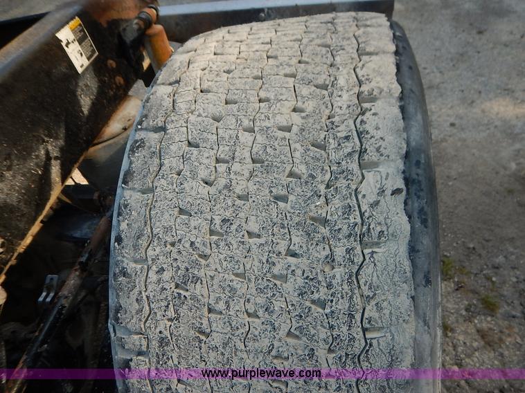 image for item K1530 2008 Peterbilt 384 semi truck