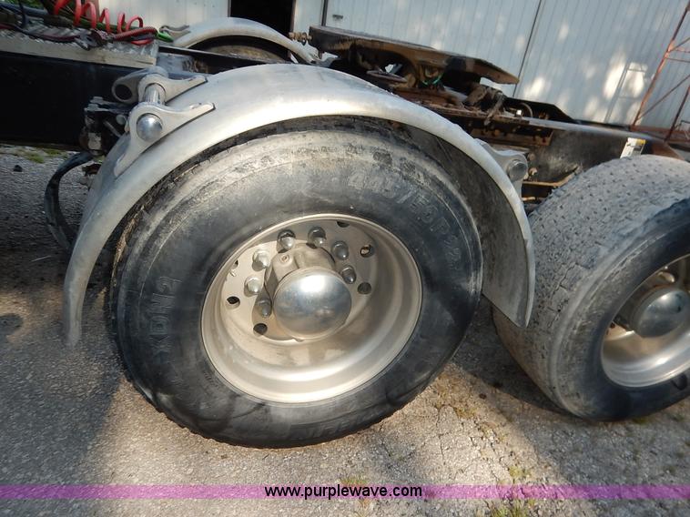 image for item K1530 2008 Peterbilt 384 semi truck