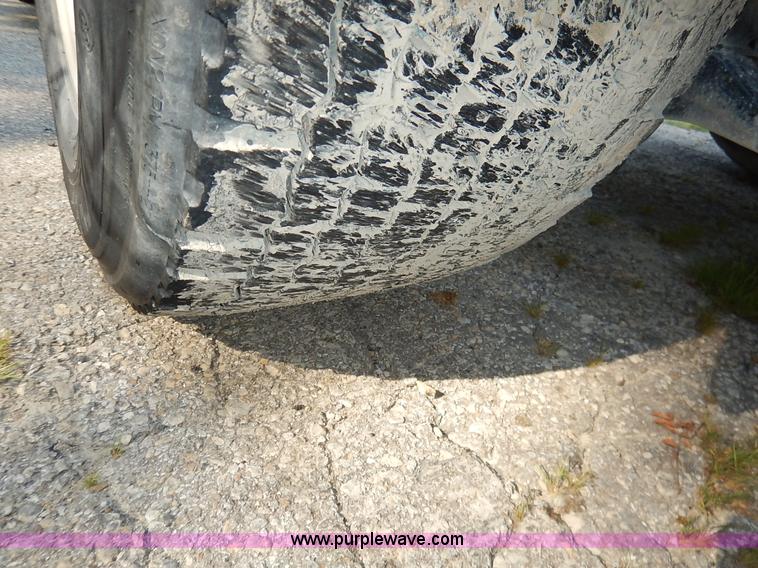 image for item K1530 2008 Peterbilt 384 semi truck