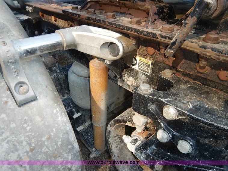 image for item K1530 2008 Peterbilt 384 semi truck