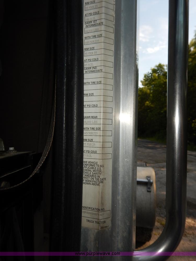 image for item K1530 2008 Peterbilt 384 semi truck