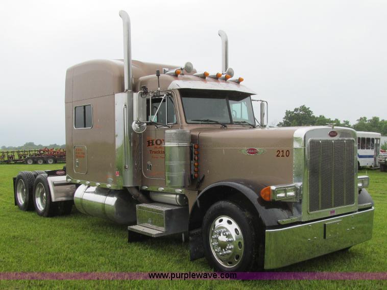 image for item K5734 2004 Peterbilt 379 semi truck