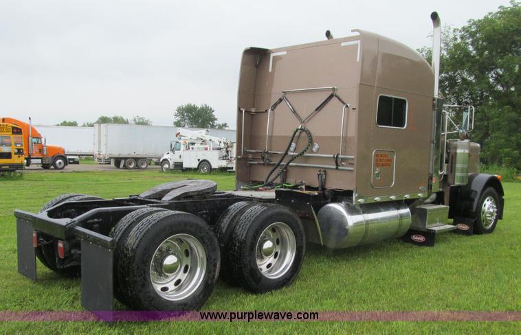 image for item K5734 2004 Peterbilt 379 semi truck
