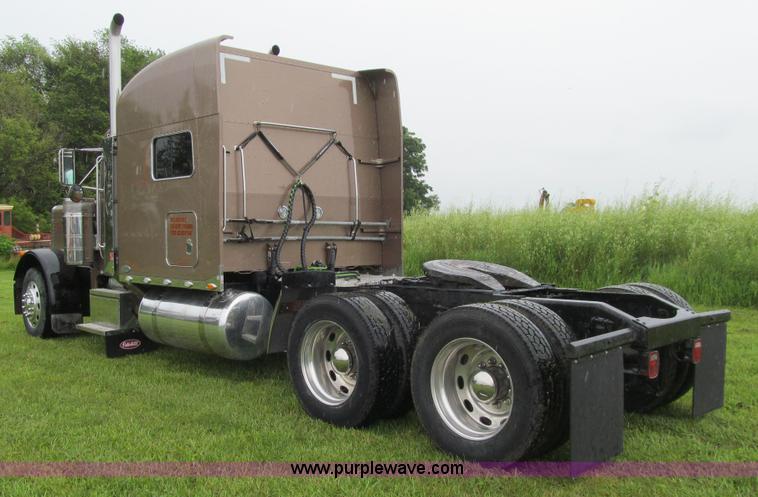 image for item K5734 2004 Peterbilt 379 semi truck