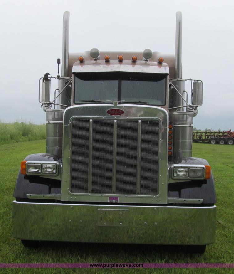 image for item K5734 2004 Peterbilt 379 semi truck