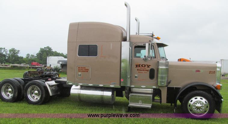 image for item K5734 2004 Peterbilt 379 semi truck