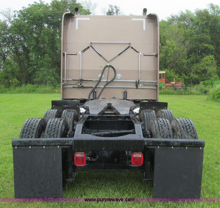 image for item K5734 2004 Peterbilt 379 semi truck