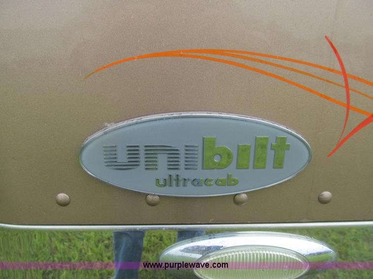 image for item K5734 2004 Peterbilt 379 semi truck