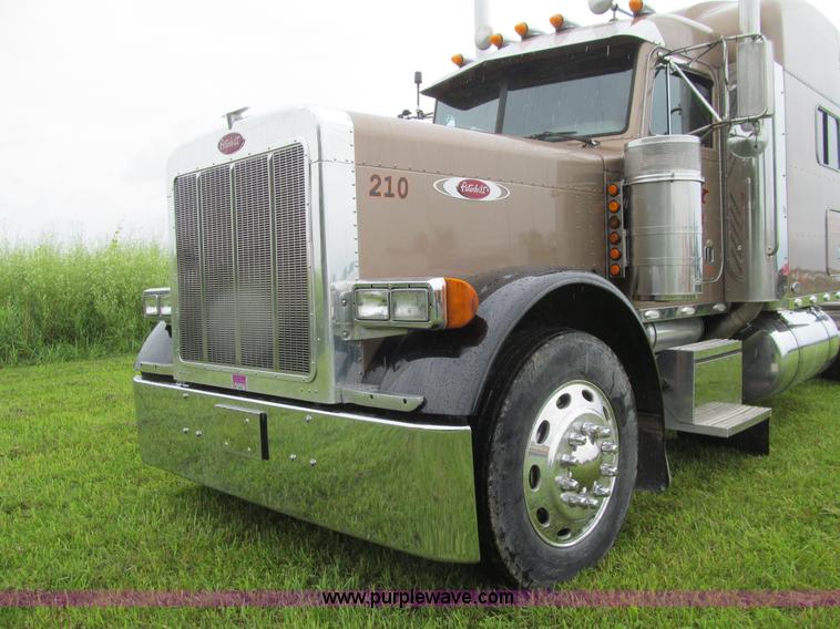 image for item K5734 2004 Peterbilt 379 semi truck