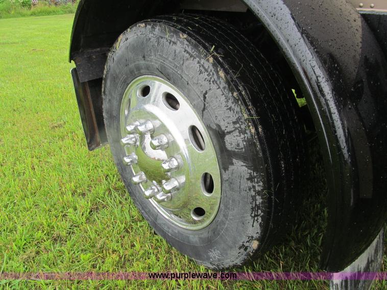 image for item K5734 2004 Peterbilt 379 semi truck