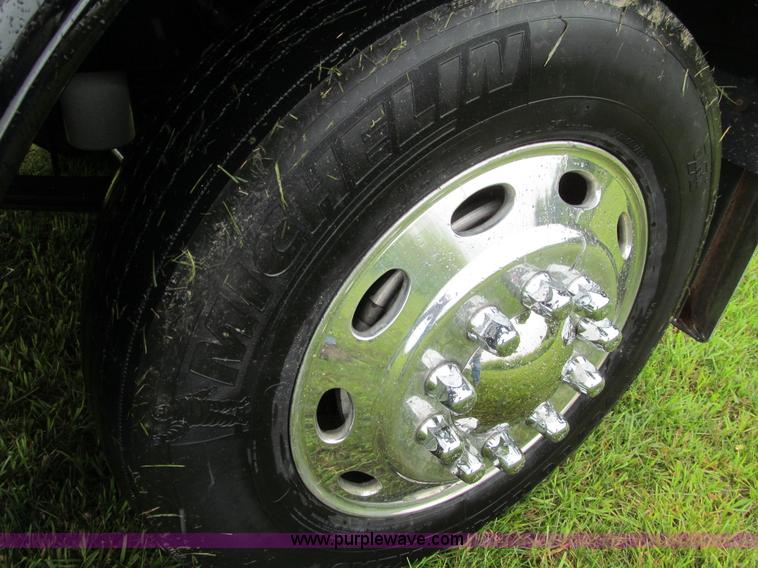 image for item K5734 2004 Peterbilt 379 semi truck