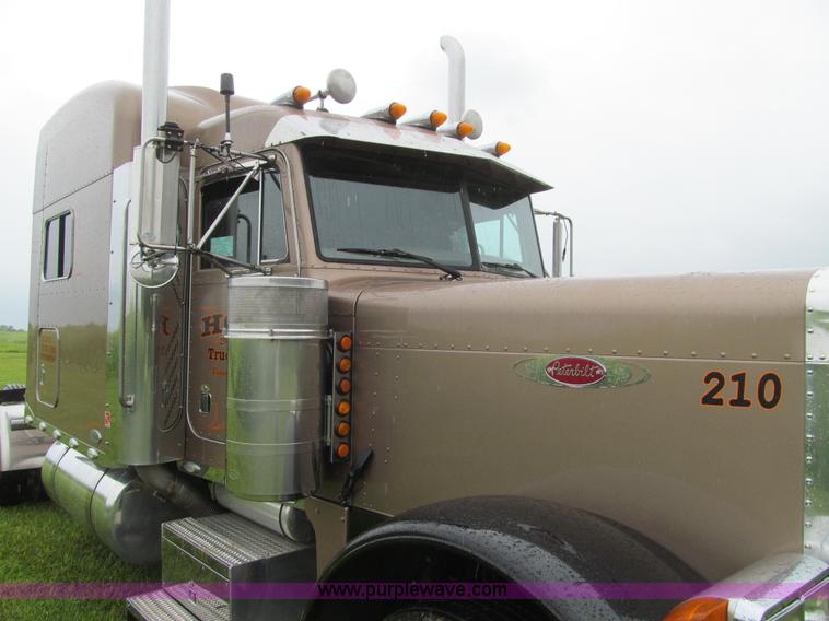 image for item K5734 2004 Peterbilt 379 semi truck