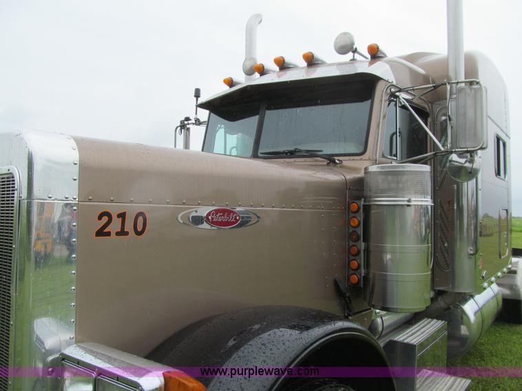 image for item K5734 2004 Peterbilt 379 semi truck